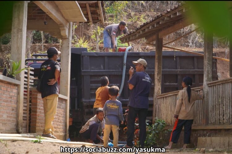 Dompet Dhuafa Jawa Tengah dan MPZ YASUKMA Salurkan Bantuan Air Bersih untuk Warga Terdampak Kekeringan di Magelang